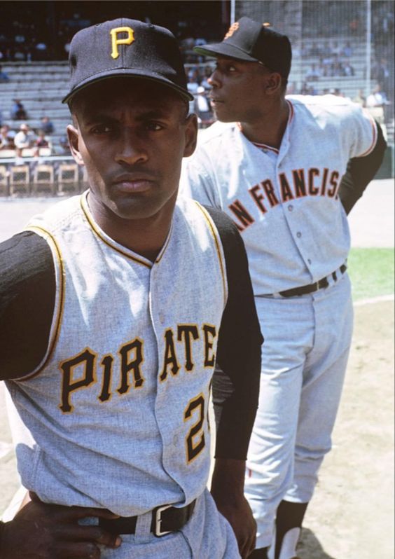 VanderlansJim's tweet photo. A #ClassicShot 📸 ✨ ... Roberto Clemente and Willie McCovey
#MLB #HOF #Pittsburgh #Pirates #SanFrancisco #Giants https://t.co/f0o1qbXGsH