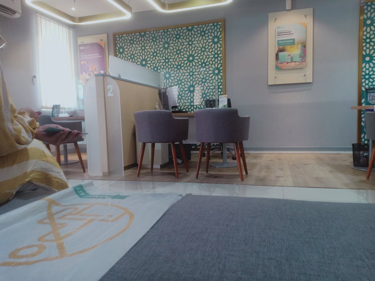FaizLabenemata's tweet photo. @bankbsi_id kenapa ya cs nya pelayanannya lama sekali ya padahal meja cs kosong...waktu  terbuang. semoga pelayanan lebih baik lagi. https://t.co/FkDhfxHMSI