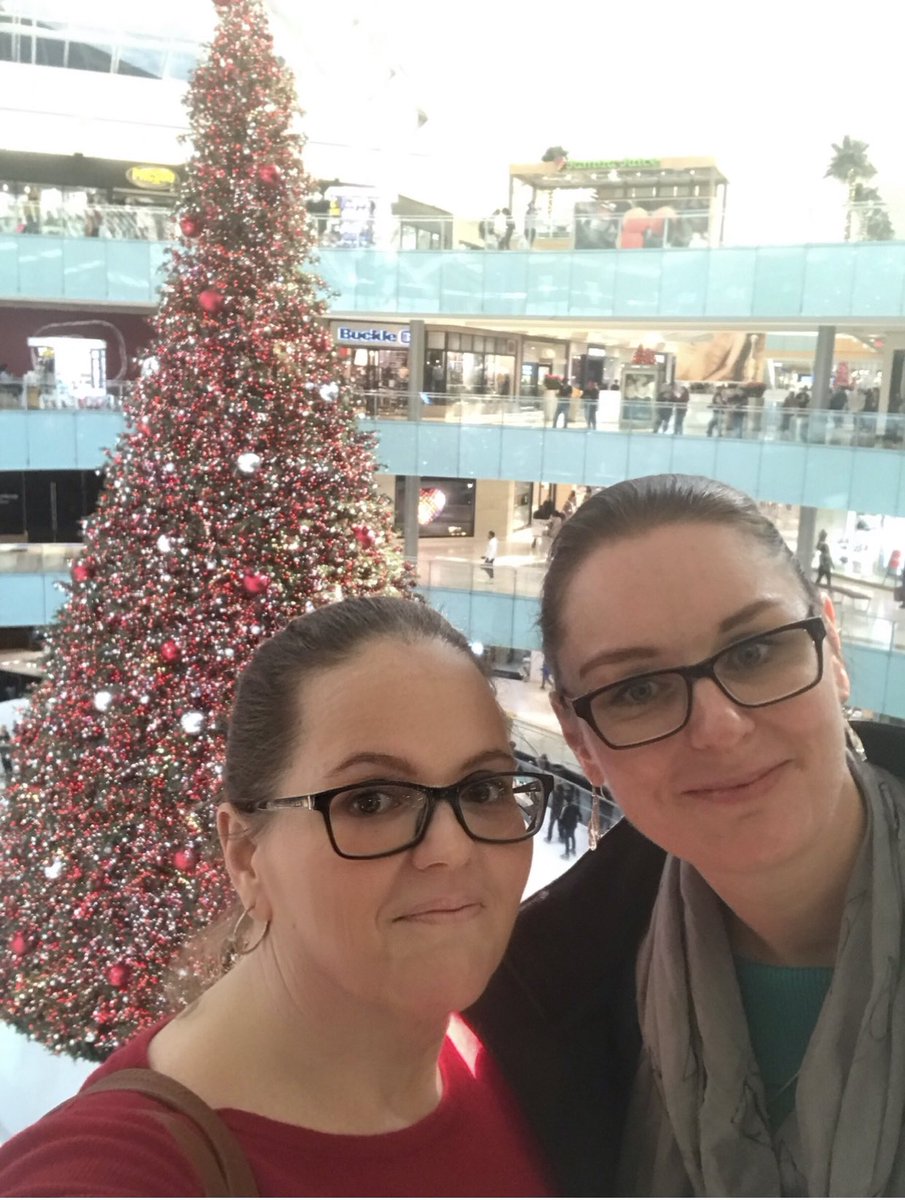 Jenlynn219's tweet photo. It’s been 3 years since the last #twincation @kate04us and I miss your face!!!! https://t.co/aq78kxjrMU