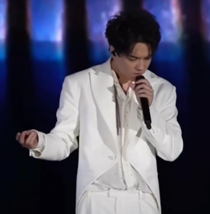 Adelma30513806's tweet photo. 💕 #DimashQudaibergen lives and breathes music. He is completely into the song, and his Voice es Unique and wonderful! #TheStoryOfOneSky  #BeWithMe @dimash_official ⚜️ https://t.co/XOUHxDrRZz
