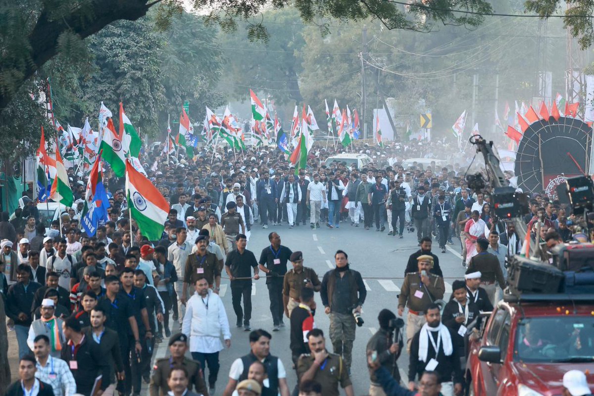 उमड़े हैं दीवाने.. देश को बचाने के लिए, नफरत को मिटाने के लिए।

#BharatJodoYatra का यही तो संदेश है।