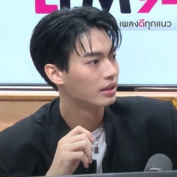 PortalBrightWin's tweet photo. [131222] Agora à pouco, Win participou do primeiro evento da segunda tour de imprensa de One More Chance, na rádio EFM ❤

Segue o fio pra ver um pouco do que rolou ⬇️

#PBWthread #WINเริ่มใหม่xแฉข่าวเช้า #winmetawin https://t.co/UGOeZeaIay