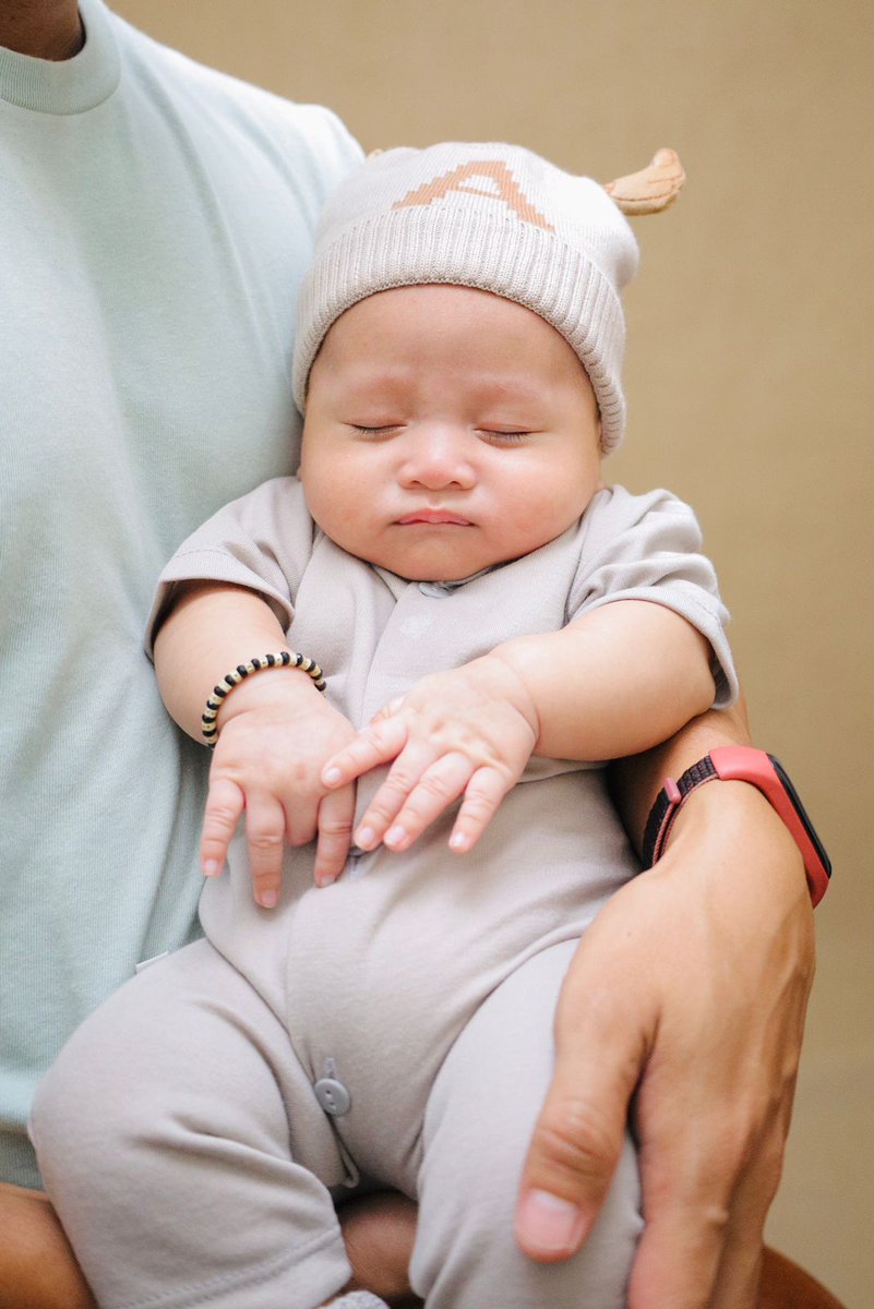 Ayu_adhitya's tweet photo. MasyaAllah..si baby happy..adek Riga..🥰 https://t.co/kKEsruVat8