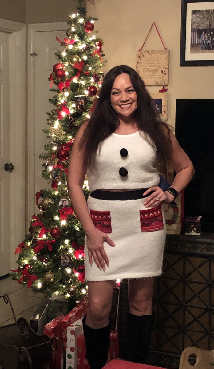 CarlaMCtz's tweet photo. 🎄Christmas Party time🎄 https://t.co/FG8tADNWlT