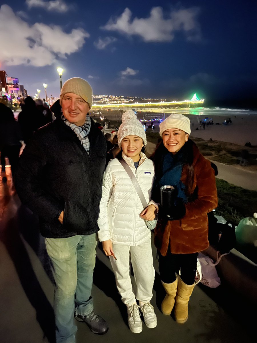 ScottGriest's tweet photo. Last night’s #ManhattanBeach Holdiay #Fireworks tradition didn’t disappoint! Thanks to all the local sponsors for keeping the tradition alive.
The finale was spectacular!
#holidayseason #HolidayTradition #southbay #FireworksFinale https://t.co/ubrvwDjGR0