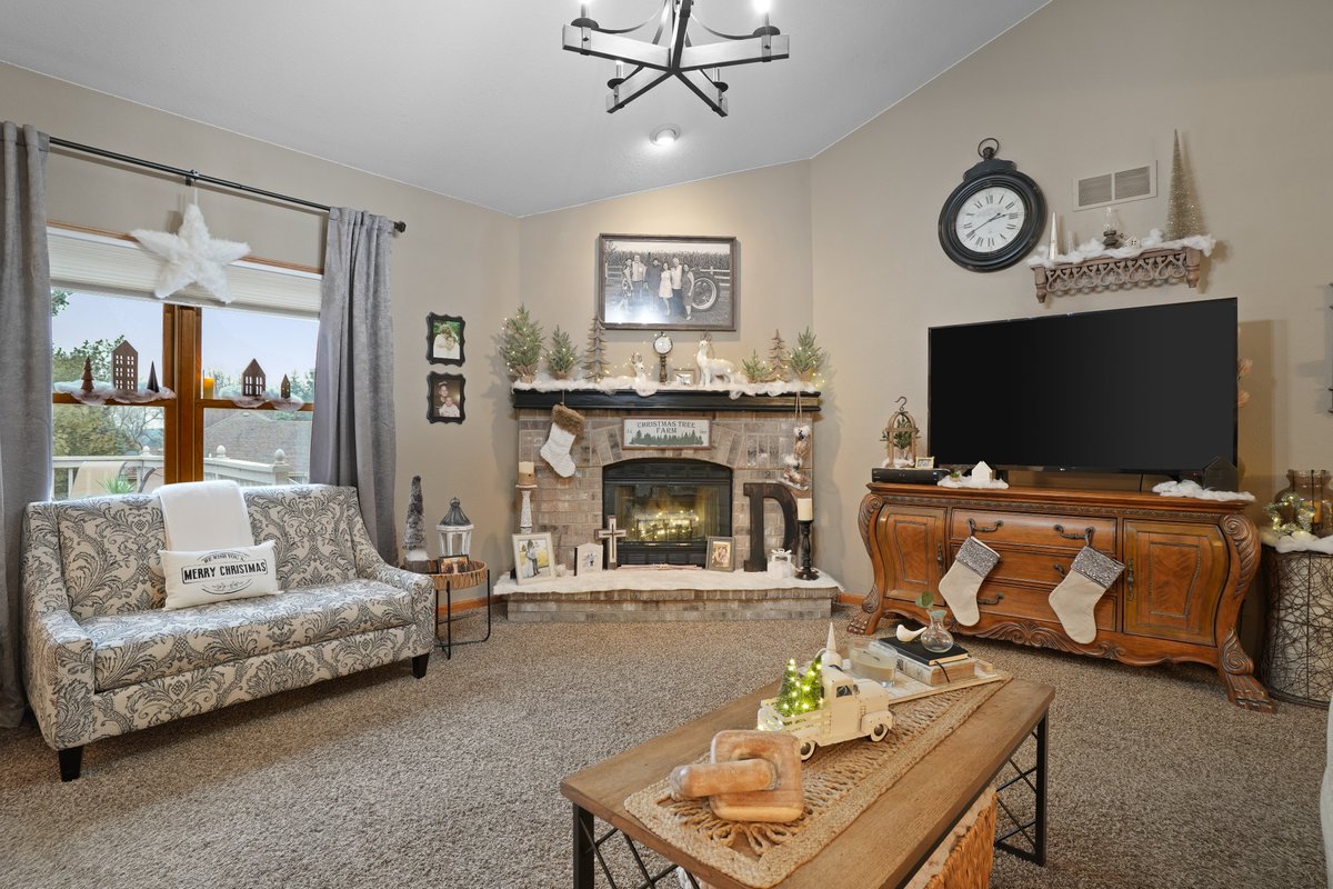 vsoftediting's tweet photo. ๐ฅ๐๐๐ ๐๐ฆ๐ง๐๐ง๐ ๐ฃ๐๐ข๐ง๐ข ๐๐๐๐ง๐๐ก๐
#realestate #realestatephotoediting #realestatevideoediting #outsourcing #virtualstaging #virtualtwilight #realestateagent #photography #photographer #house #department #natural #hdr #flambient #floorplans https://t.co/iqUZdjCtH1