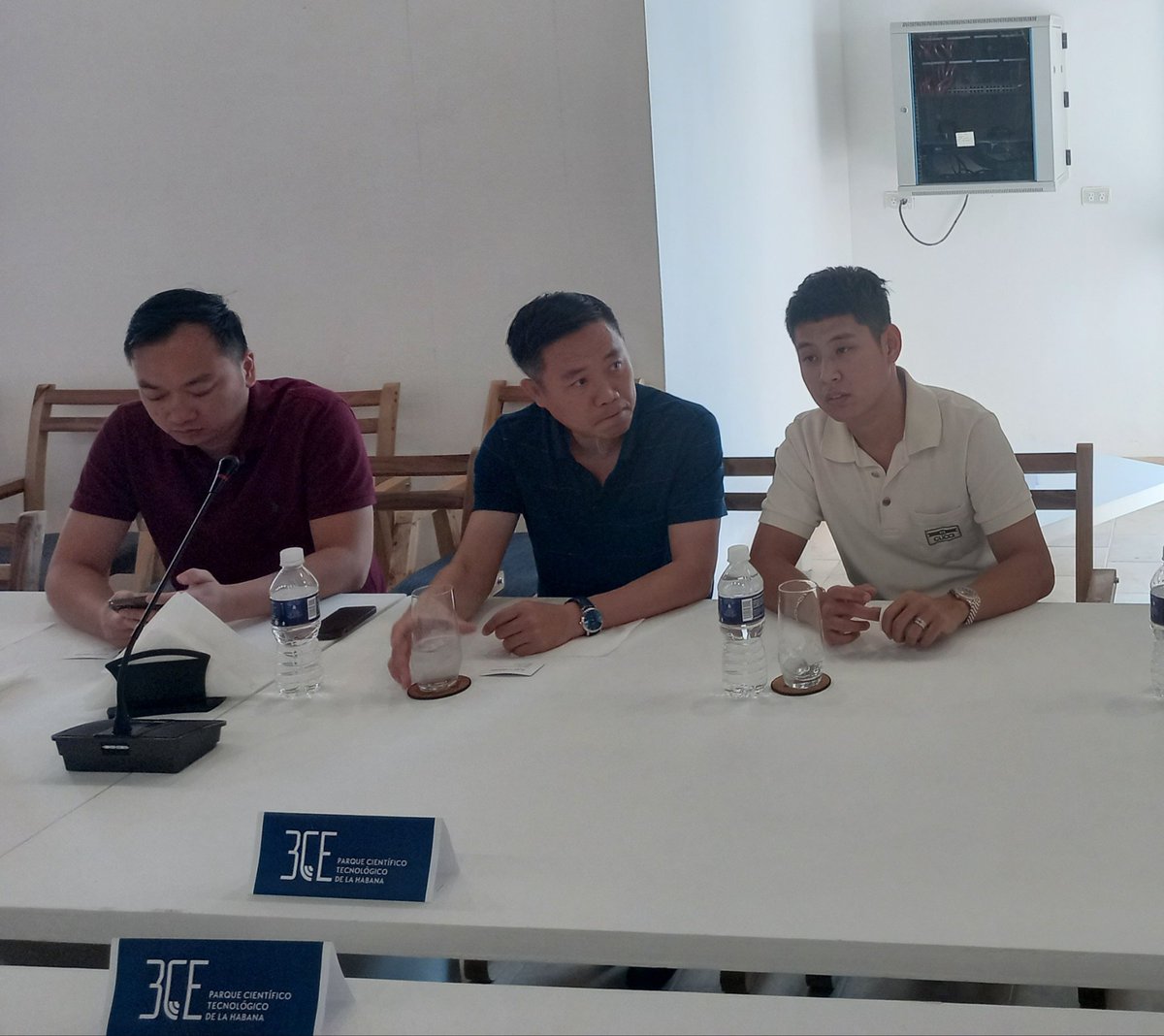 En la tarde de hoy recibimos a Tran Dac Trung vicepresidente del Parque de #Altatecnología de Hoa Lac #Vietnam, acompañado de representantes vietnamitas Importante encuentro para intercambiar sobre innovación, desarrollo y para estrechar alianzas para futuros proyectos <a href="/citmacuba/">Ministerio de Ciencia, Tecnología y Medio Ambiente</a>
