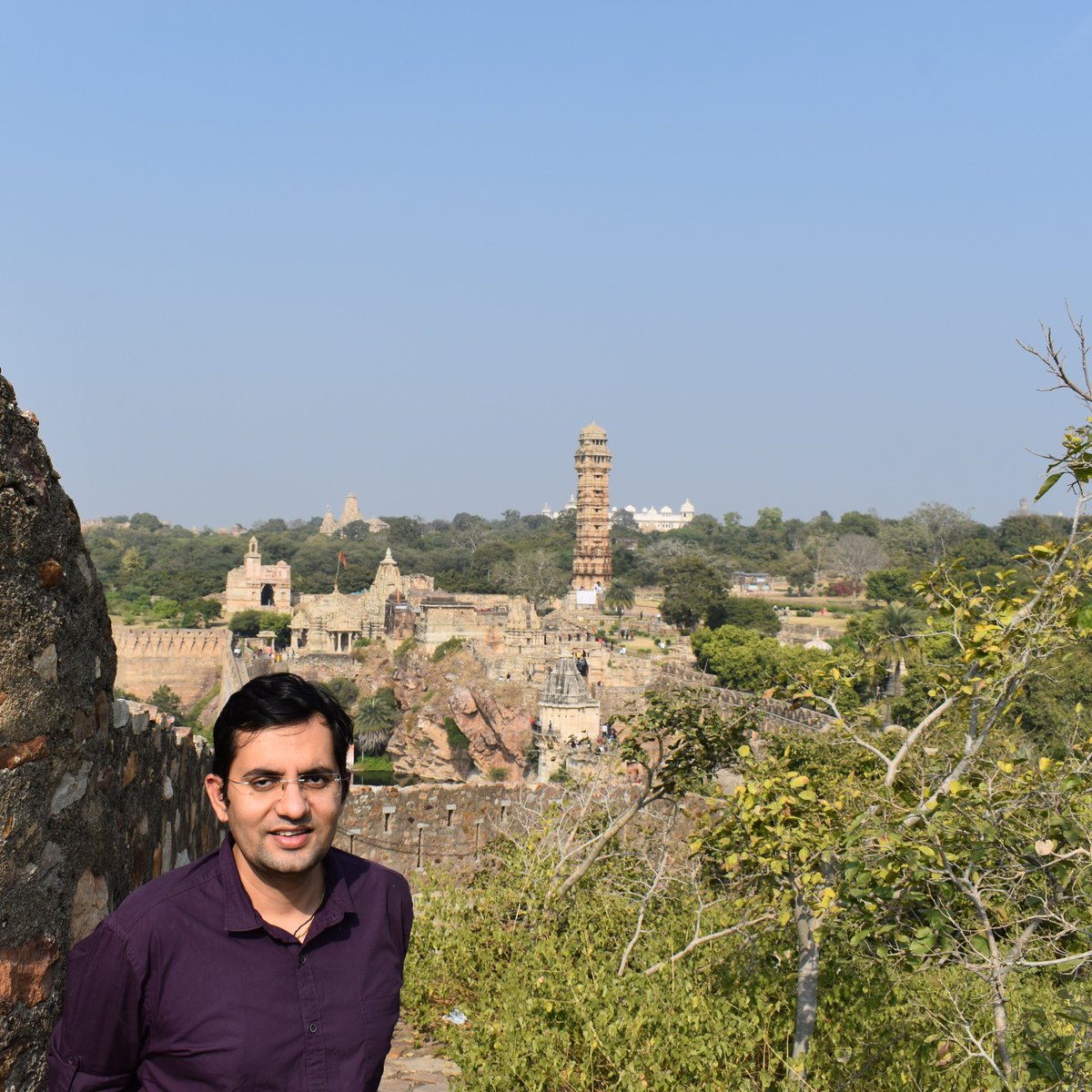 गौमुख गिरे झरना, पड़े निर्भय नाथ की ठौर !
करोड़ो वर्ष तपस्या करे, जद पावे गढ़ चित्तौड़ !!

#Chittorgarh #IncredibleIndia