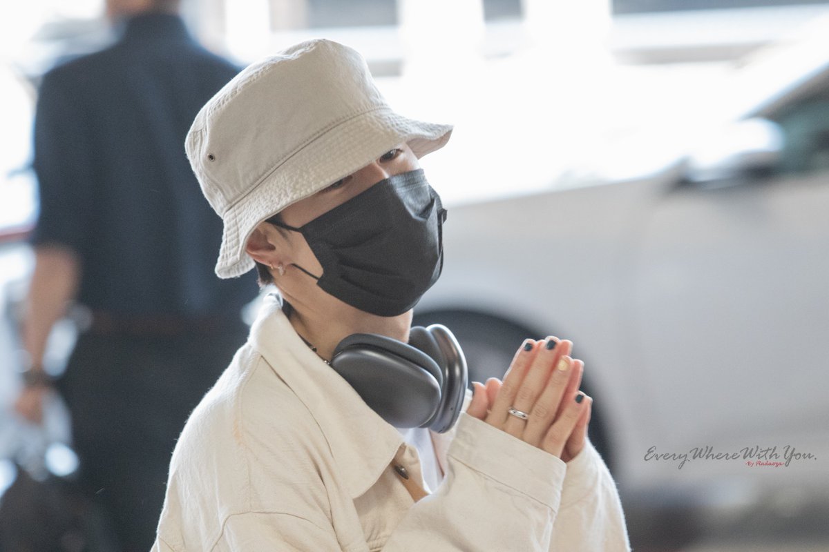 pladaozaa's tweet photo. Welcome จ๊ะพี่จ๋า 😍

#MarkTuan @marktuan #WelcomeMarkTuanToThailand https://t.co/YhU1VwRdQo