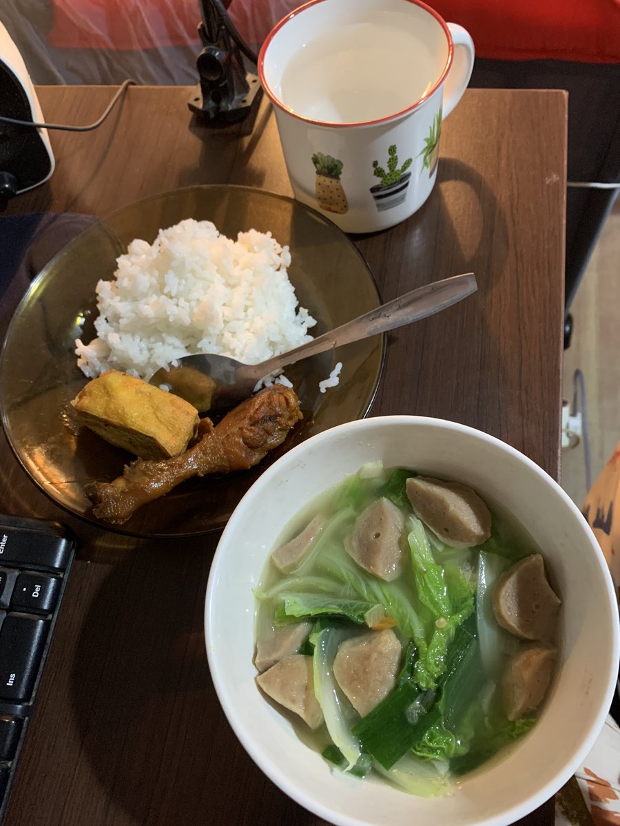 HannidaNM's tweet photo. Makasiih mah tiap pagi nyiapin makan ❤️
maaf, masih aja ngerepotin sampe aku skrg udh punya anak juga 😔 https://t.co/zTYkQzPoly
