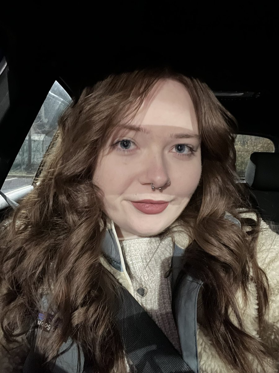jasmine_tea_pls's tweet photo. I now have thick, beautiful, rich chocolate mocha hair with a hint of red for some ✨spice✨. So happy with it. My formula is 6n, 6wb, 6rb /1:1:1/ 10% using the permanent line of #Matrix #SoColor !!! https://t.co/EJpGtvxr7j