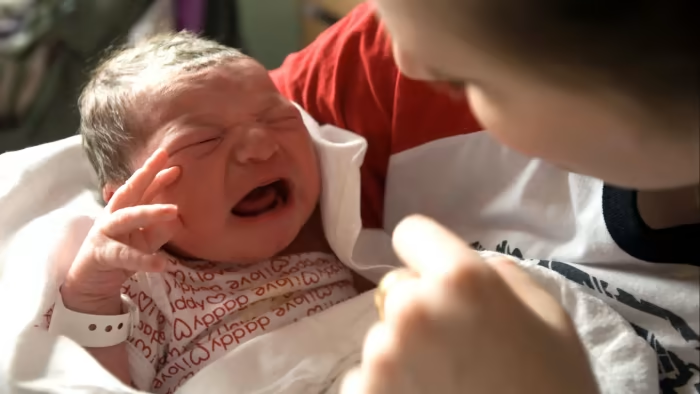 Health_2023's tweet photo. 100,000 #newborn #babies set to have their #DNA fully decoded. One hundred thousand newborn babies in England will have their #genomes sequenced, in a £105mn research program that could pave the way for a full-scale #neonatal screening plan to detect rare genetic conditions. https://t.co/bXiNiTzk6h