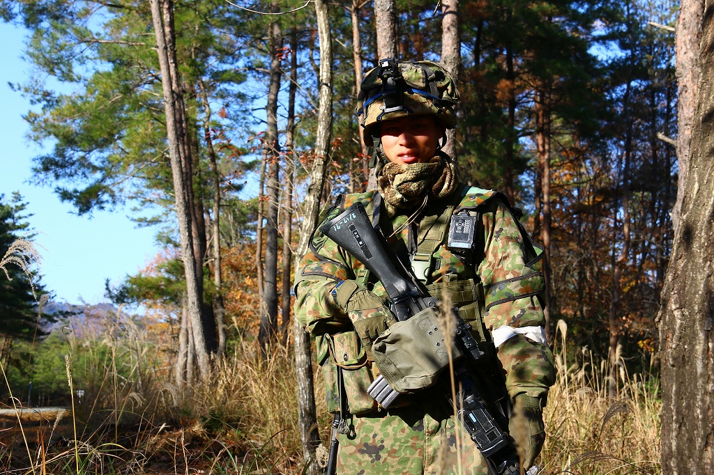 13b_jgsdf's tweet photo. 旅団演習５
昼夜の寒暖の差が激しく、天候も急変することが多い１２月のあいばの演習場。若い隊員も様々な経験を経て成長しています。 https://t.co/V7NGGLYpiQ