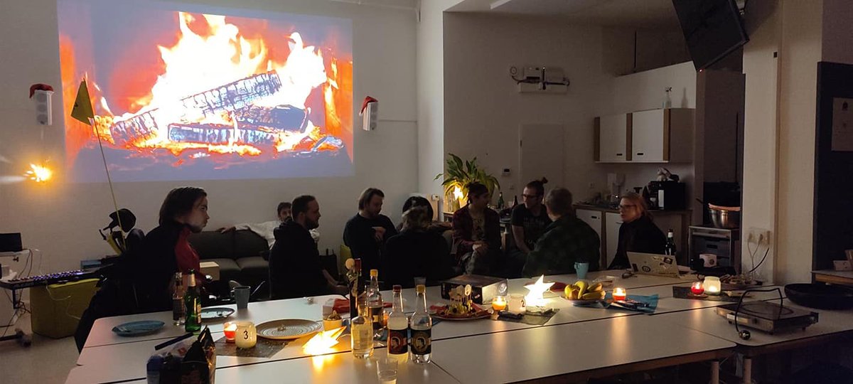 "Fröhliche Weihnacht überall..." 
Und auch im #PIKSL Labor #Kassel weihnachtet es sehr.
Am Wochenende gab es nämlich einiges zu feiern. In aller Gemütlichkeit und mit buntem Programm kam das  Team zusammen und blickte zurück auf ein erfolgreiches Jahr 2022.