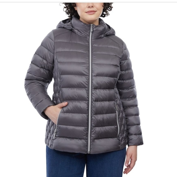 Rancorslayer's tweet photo. So good I had to share! Check out all the items I'm loving on @Poshmarkapp from @AttireSunflower #poshmark #fashion #style #shopmycloset #marmot #express #michaelkors: https://t.co/greo9fanOu https://t.co/T2c98DEMx9