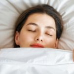 熟睡したい人は「重い毛布」を使うと良い？!睡眠ホルモンがたくさん出る!