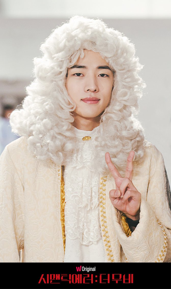 밖은 추우니까.. 내 핸드폰 속으로라도 쏙 들어와 재영 상우.
8월, 우리를 영화관으로 달려가게 했던 우리를 이번엔 집에 앉혀 놓는 〈시맨틱 에러: 더 무비〉, 지금 왓챠에서 만나요!

#왓챠오리지널 #시맨틱에러더무비 #시맨틱에러 #시에러 #박서함 #박재찬 #영에러