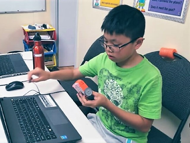 coding4kids_ph's tweet photo. Combination of #robots w/ #coding teaches kids critical skills such as problem-solving & debugging, in an engaging fun & effective way
Coding Robot is on sale at https://t.co/PX6XmevV1k
#codingkit #roboticskit #codingforkids #lego #microbit #raspeberrypi #stem #makati #bgc #ai https://t.co/UXEUX9RRTD