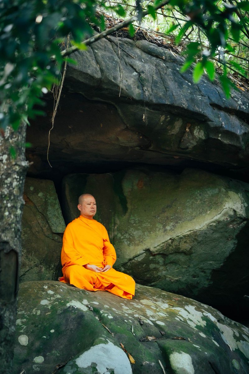 pparamai's tweet photo. Bad days are sometimes inevitable. An inner peace time is pretty much a remedy to all poisonous thoughts. When people or things are taken away from us, we still at least have our breath and the center of the body. #meditation #innerpeacetime #buddhistmonk #letitgo #stressrelief https://t.co/LTvgz0L5kN