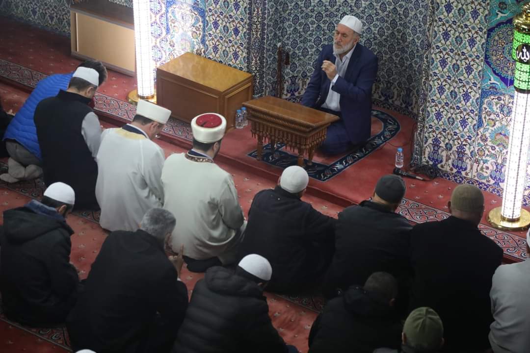 Gaziosmanpaşa Eğitime destek platformu olarak Küçükköy merkez camiinde sabah namazı programı yapıldı. Dolu dolu bir program oldu.