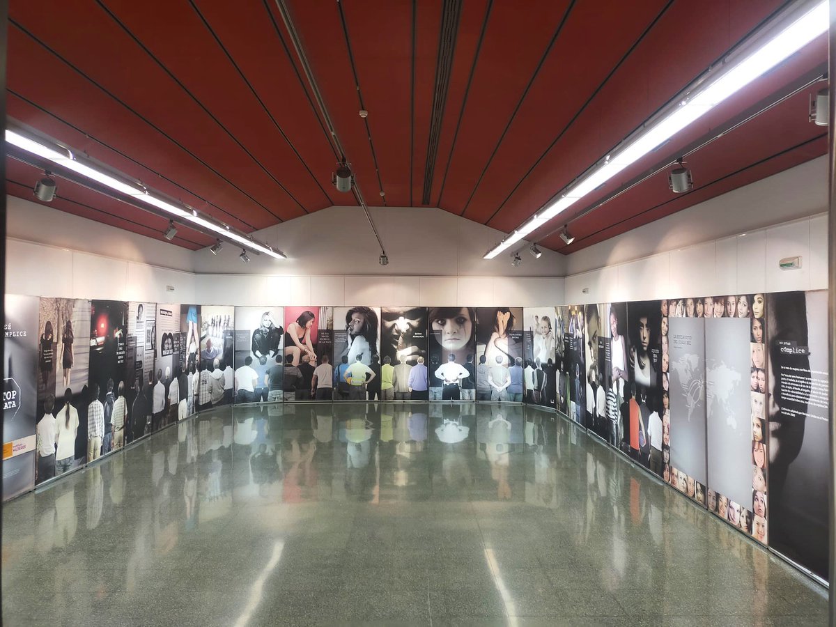 🟣 El pasado miércoles, se inauguró, en la Casa de Cultura de #Caparroso, la exposición “No seas cómplice”, del <a href="/InstMujeres/">Instituto de las Mujeres</a>. Si todavía no la has visto, aún estás a tiempo. Se podrá visitar, hasta el 15 de diciembre, en el horario de apertura de la Casa de Cultura. #StopTrata