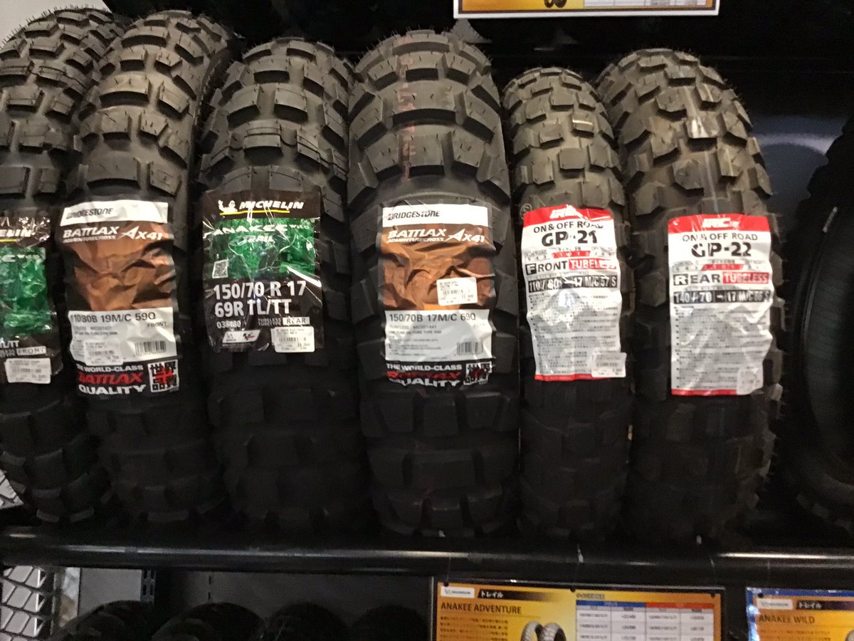 ricoland_tama's tweet photo. ダンロップ Q5ほぼ入荷しました。 ジムカーナでも大人気のシリーズ。
他にもV−STROMシリーズ用のオフタイヤも入荷してます。
#Vストローム #Q5 #GP21 #GP22 #アドベンチャー https://t.co/OFOTHIc5mK