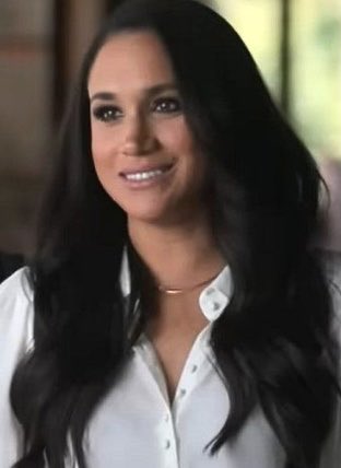 Meghan, remind me what your problem is? You’re ultra wealthy, rich, privileged. You married a prince who loves you, live in a mansion with 2 healthy children. You get 5 star treatment, luxury travel, designer clothes. You’re in the 0.01% yet STILL you’re unhappy? Why ffs? 🤷‍♀️