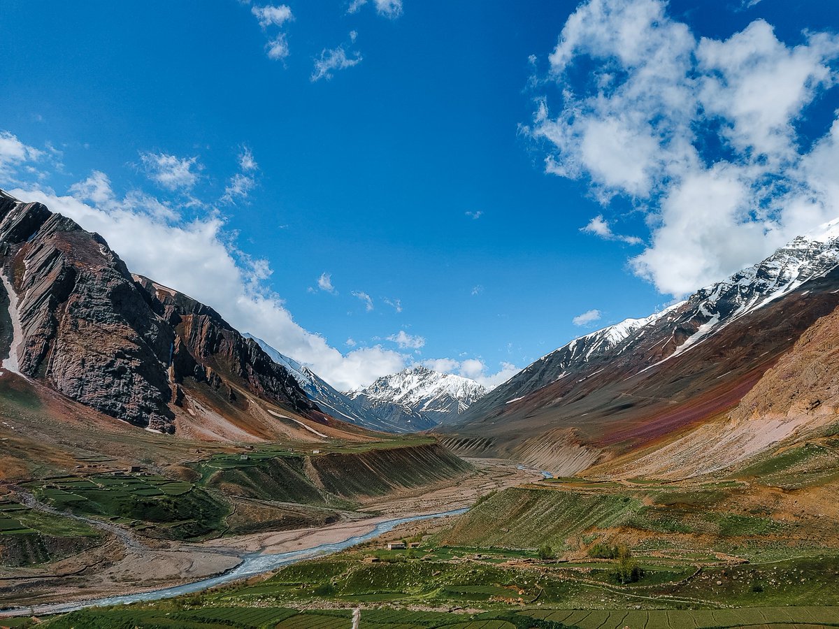 samyakcaptures's tweet photo. This beautiful village in Himachal Pradesh has a total population of only 239 people, living in about 0.776 km sq. And is situated at 3810 m! 🏞️

This is Mudh, Spiti Valley ❤️

Shot on OnePlus 7 pro
#shotononeplus #landscapes
@oneplus @OnePlus_IN @incredibleindia @hp_tourism https://t.co/Amr6X87BMI