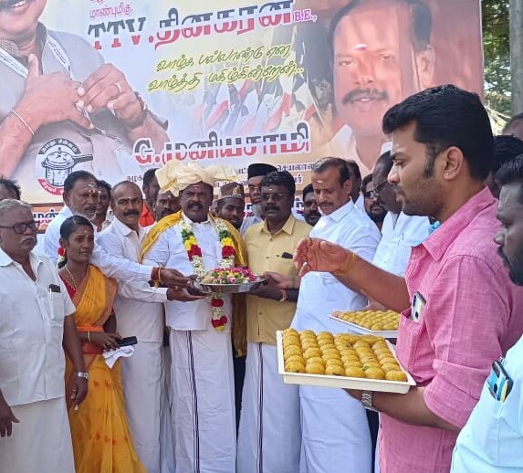 cookerkmsarava's tweet photo. #HBDDHINAKARAN 
கிழக்கு இராமநாதபுர மாவட்ட கழகத்தின் செயலாளர் திரு 
மாமா #G_முனியசாமி
வாரியதலைவர்,
அமைப்புசெயலாளர்
மண்டபம் 
ஒன்றிய பெருந்தலைவர்
தலைமையில் புண்னகைஅரசர்
மக்கள்செல்வர்
அண்னண் #TTVதினகரன் BE,MP
பிறந்ததின கொண்டாட்டம்...
தொடரின் ஒருபகுதி... https://t.co/H7ltxnsgyD
