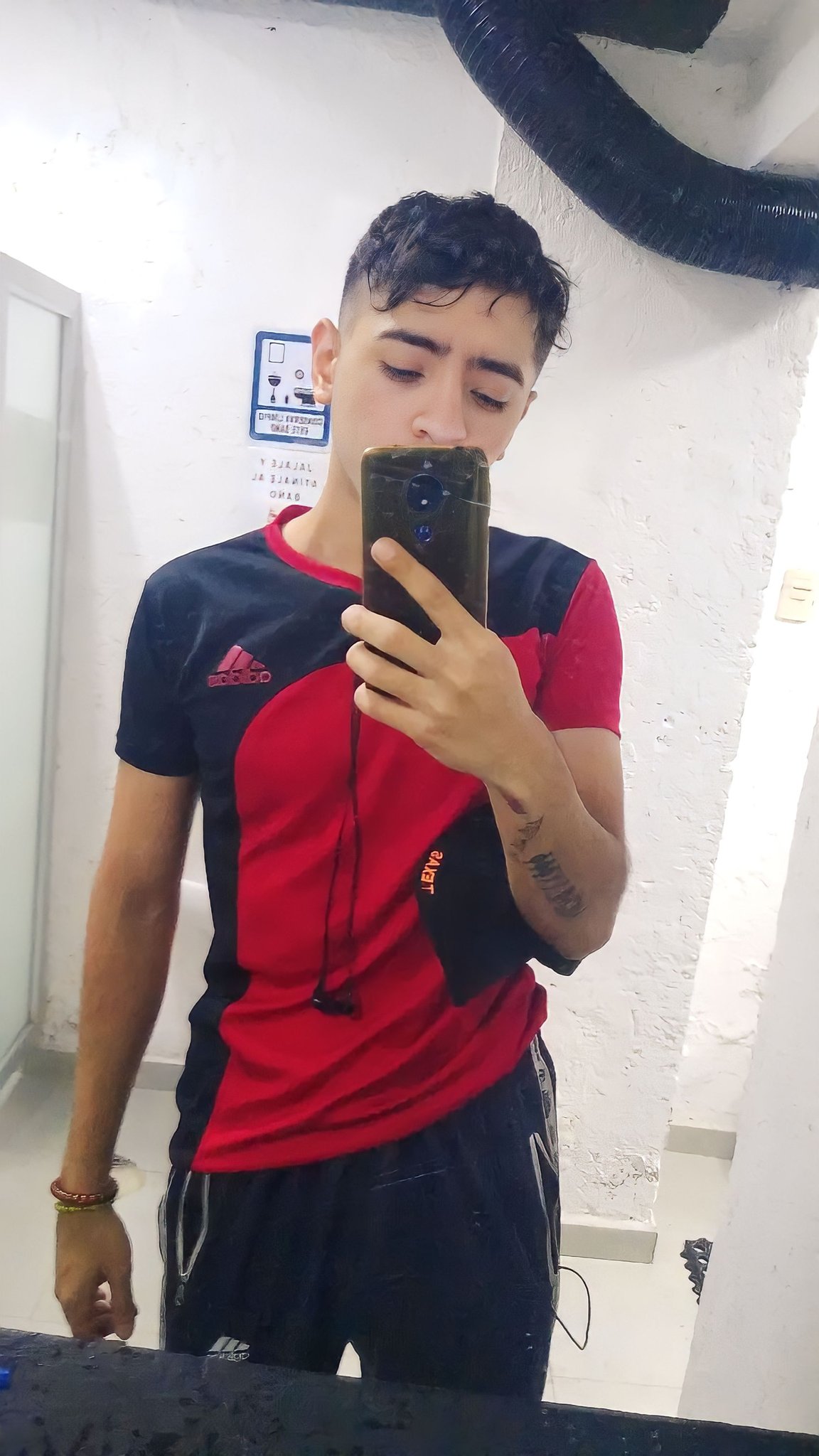 Ese de rojo👀 https://t.co/xUq8xa6KWq