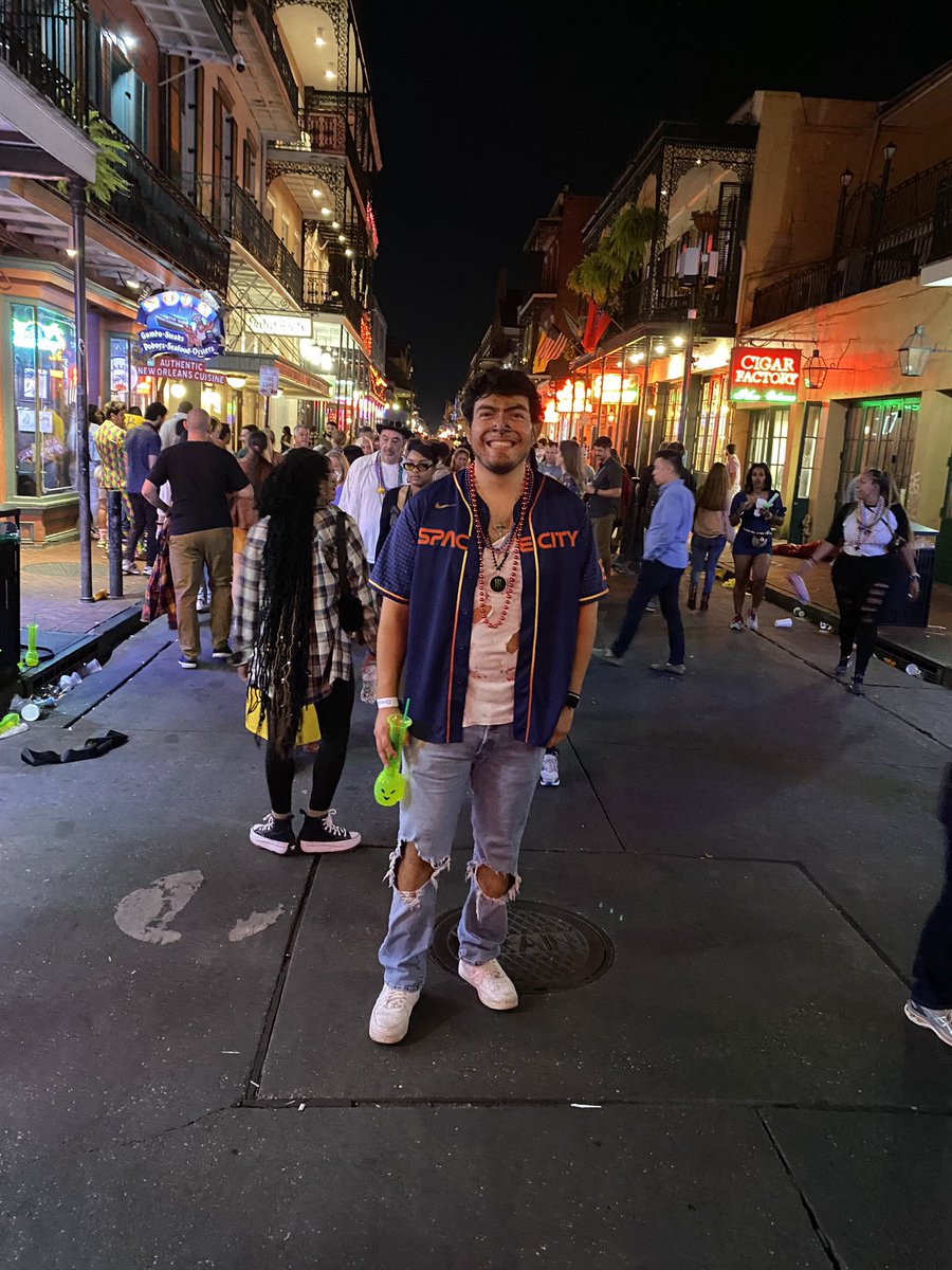 canunotjose's tweet photo. October - ACL, b day weekend, NOLA weekend, Halloweekend. Not a single weekend inside :( https://t.co/bygdoLaIkM