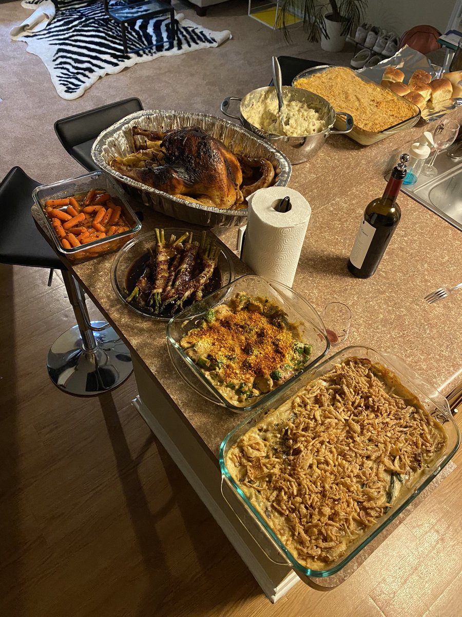 canunotjose's tweet photo. November - wurstfest weekend, thanksgiving with my parents, and felicitys bday. Another@month without staying in :( https://t.co/pCHacZ32fv