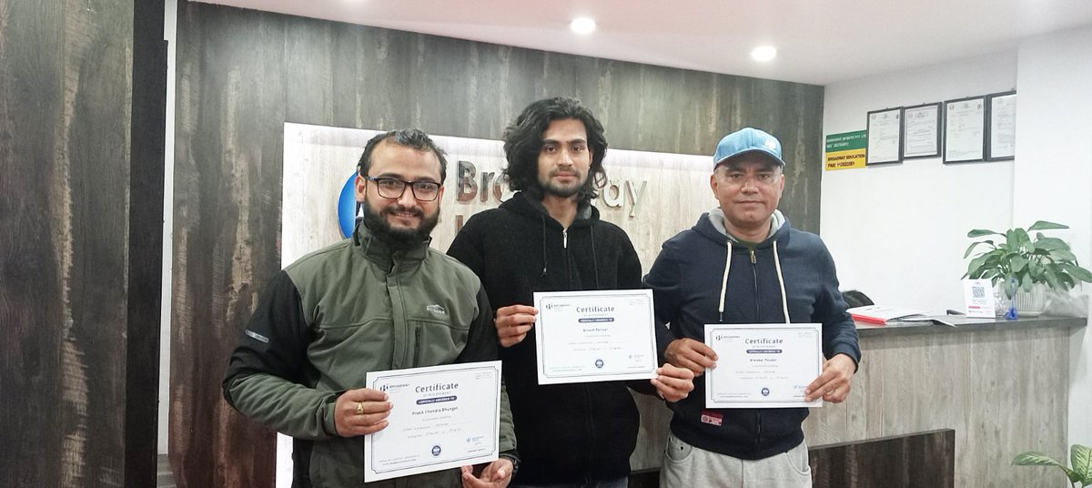 uttam_kushal's tweet image. Some glimpses of students receiving their respective certificates!

Wishing the students all the best for your future endeavors!

#Certification
#ITTraininInNepal
#InternshipAndPlacement
#BroadwayInfosys