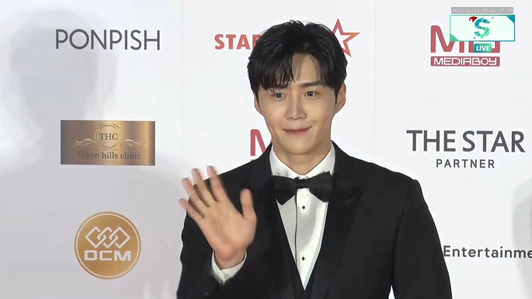 kdrama_menfess's tweet photo. •kdm• BANGUN KALIAN SEMUA!!! LIAT COKIBER KITA CAKEP BANGETT😭😍😍 https://t.co/vN2Ilrjr9Y
