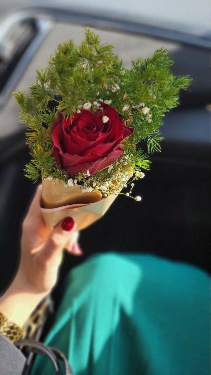 reeem_ko's tweet photo. .

بعـض القلـــوب جميـــلة
               گــــالورد...... 
تضيــف لحياتنــا رائحــة الــود
والمحبـــه والأحتـراام....

صـبـــاااح االــــورد.... 🌹 https://t.co/NTlHCi2CHG