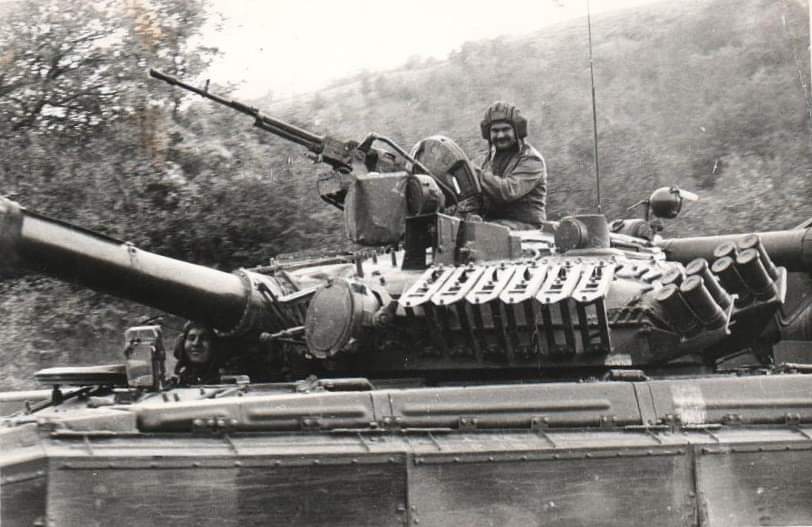 TRUFAULT's tweet photo. Unos #T64BV del 37 GPR perteneciente al Grupo Sur en #Hungría, posan para la #Camara.
🇭🇺
#Tanks #Tanka #Soldiers https://t.co/DBlNRQkci6
