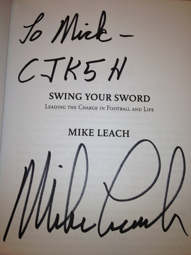 mynameiscolb's tweet photo. Never forget the time Mike Leach signed his book with "Craig James killed 5 hookers" ☠️🏴‍☠️ #SwingYourSword https://t.co/Fpseze99s8