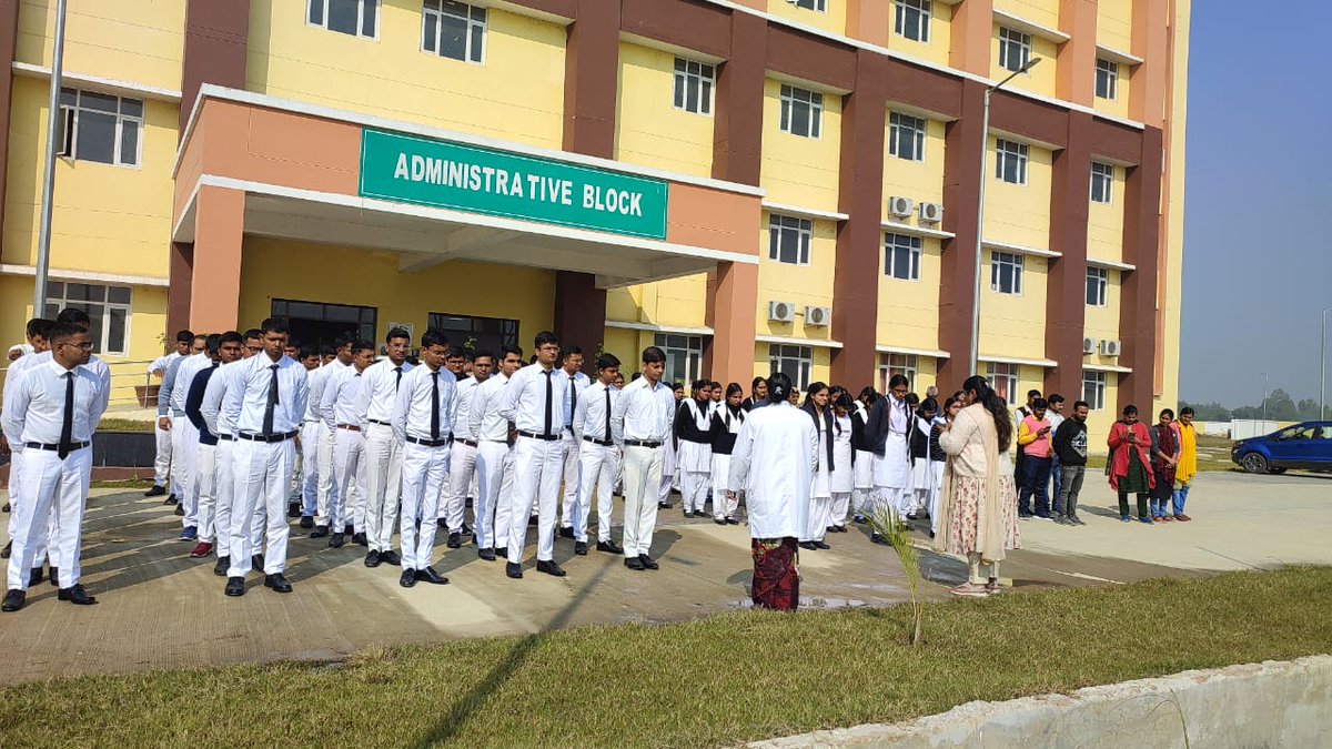 ASMCHardoi09's tweet photo. Road safety Oath program held today in Autonomous State Medical College, Hardoi in supervision of Principal maam https://t.co/GqTWi51F2c