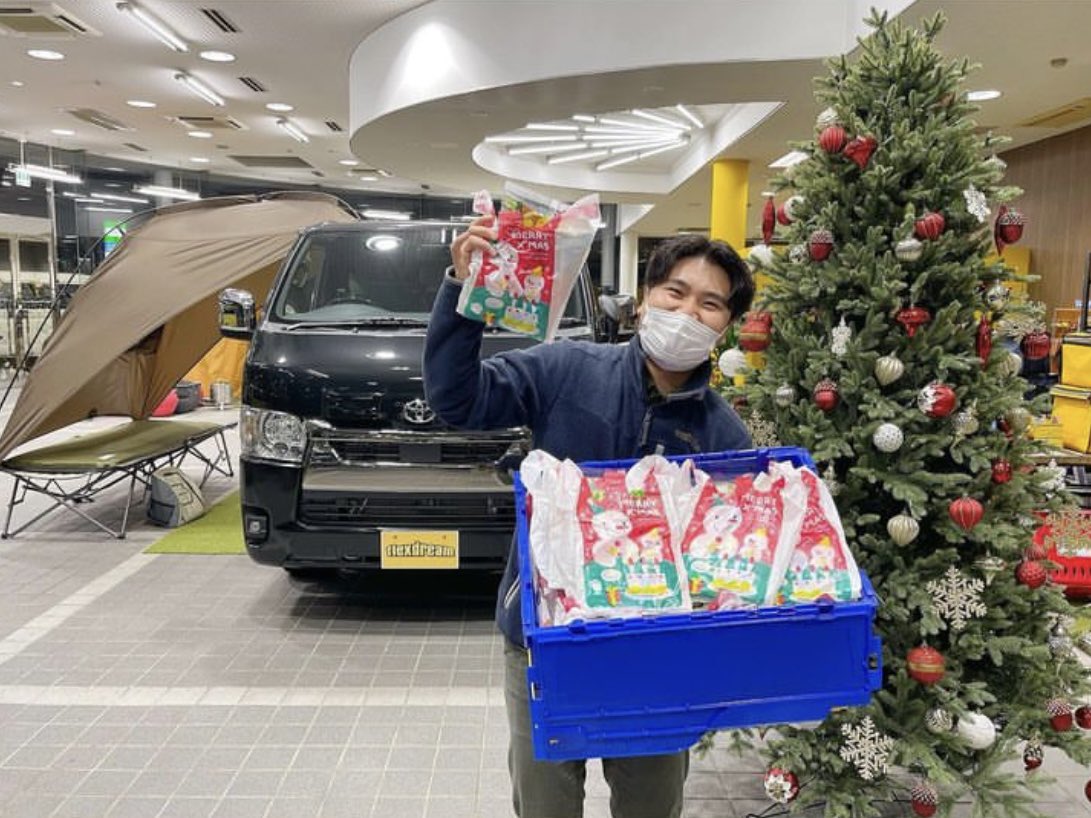hiace_misato's tweet photo. もうすぐクリスマスですね🎅🤶🎄

flexdream三郷店からもお子様に向けて

ささやかですがプレゼントを用意しております🎁

当店にお越しの際は是非ご家族で遊びにきて下さいね🎶😊

https://t.co/wEFjT1Rq9B

#flexdream #FDclassic #ハイエース専門店 #フレックスドリーム三郷店 https://t.co/uQlTWZzn6w