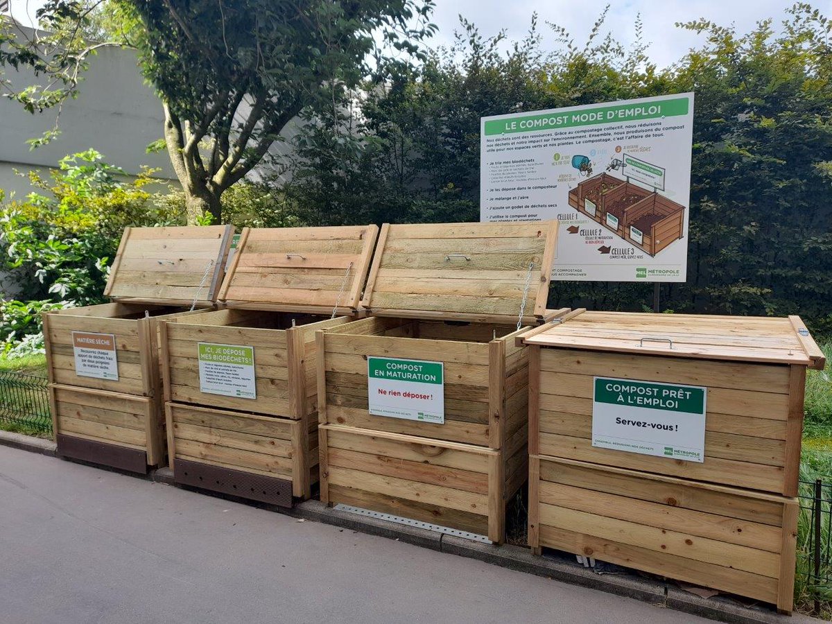 MetropoleLille's tweet photo. 🌿 Et si vous compostiez ? Collectifs d'habitants, communes, centres sociaux, résidences étudiantes, bailleurs, écoles... La Métropole peut vous accompagner dans l'installation de composteurs partagés.
⏳ Candidatez avant le 15 décembre : https://t.co/EYc2PWHmLo https://t.co/bH8OFOyVyy