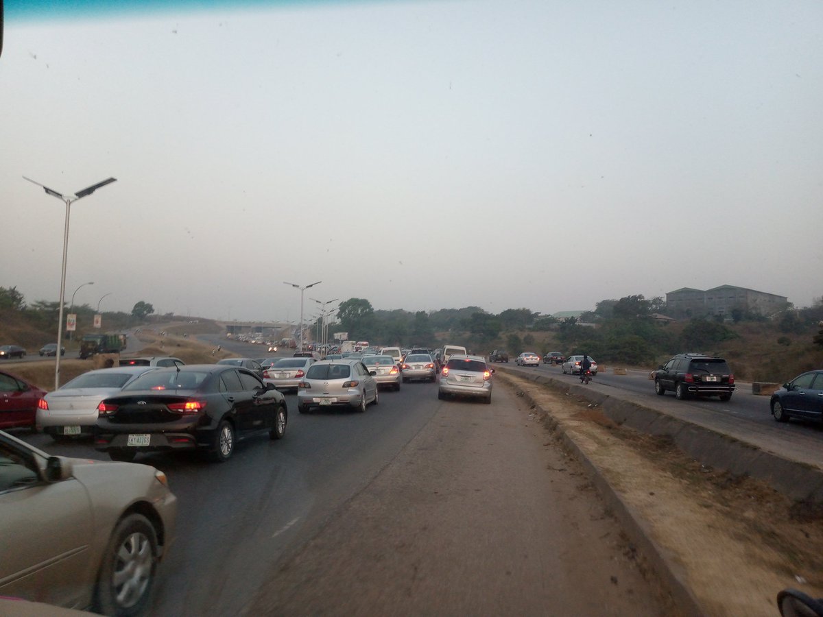 Austynzogs's tweet image. @Gidi_Traffic 07h50: Hawkers are always happy with the daily incessant traffic on Abuja-Keffi Expressway. Market dey sell!!!  #AbujaTraffic