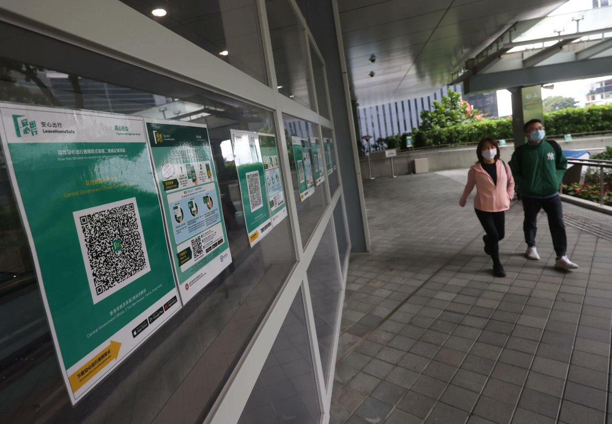 ChinaDailyAsia's tweet photo. Starting Wednesday, #HongKong residents will no longer need to use the #LeaveHomeSafe app to scan QR codes before entering various premises, the city’s chief executive announced, with vaccine pass remaining in place in some designated areas. (Calvin Ng/ China Daily) https://t.co/IgLjV0yOY3