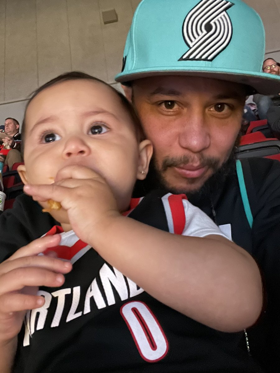 kappakryptonite's tweet photo. Girly face loved the #BlazerGame https://t.co/oUo1UDXNPp