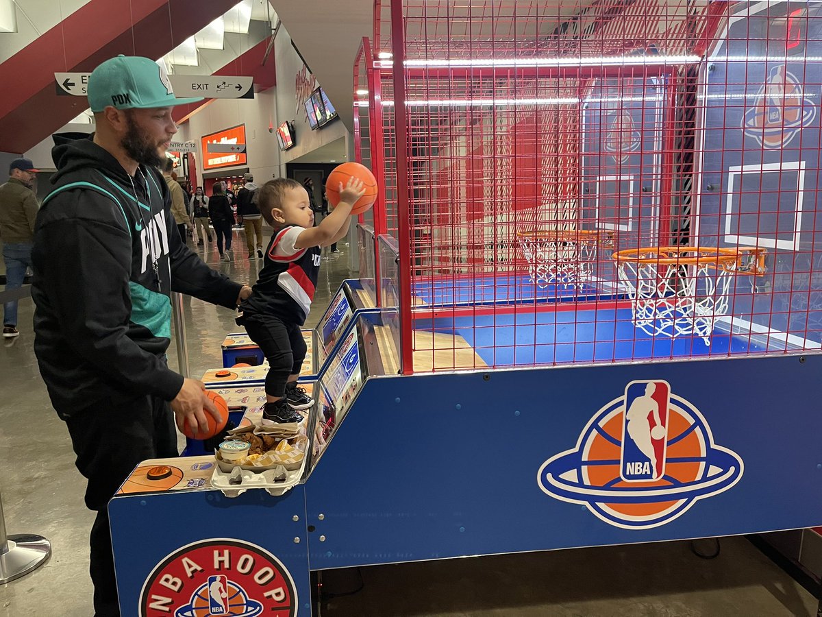 kappakryptonite's tweet photo. Girly face loved the #BlazerGame https://t.co/oUo1UDXNPp