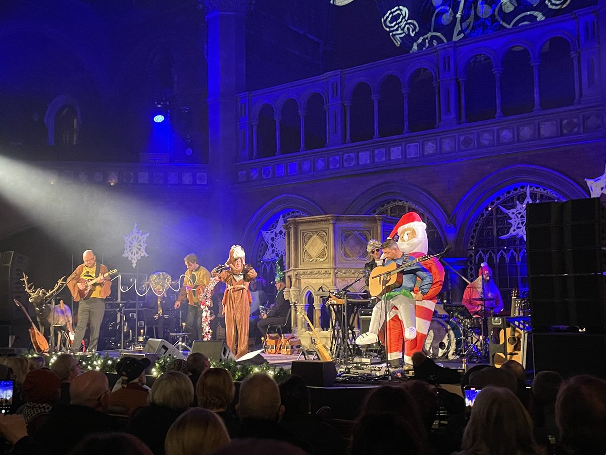 MagicMan393's tweet image. How Christmassy was that ? A wonderful snowy evening spent listening to Christmas songs by @katerusby  at @UnionChapelUK