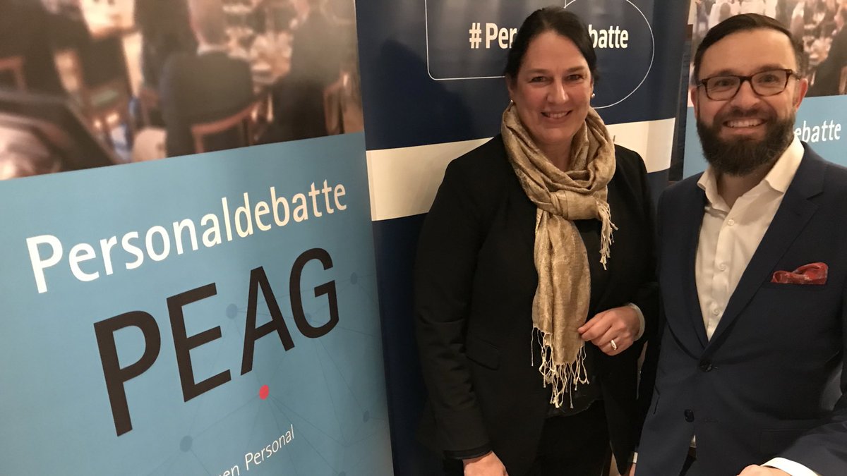 Lauscht man <a href="/AnjaReinalter/">Anja Reinalter</a> und Nico Schönefeldt, sind sich #Ampel-Koalition und <a href="/DIHK_News/">DIHK</a> offenbar in einem einig: Wir brauchen eine #Exzellenzinitiative für Berufliche #Bildung, wie sie das @BMBF_Bund kürzlich ausrief. 
Mehr ➡️ peag-online.de/exzellenziniti…
➡️ bundesregierung.de/breg-de/aktuel…