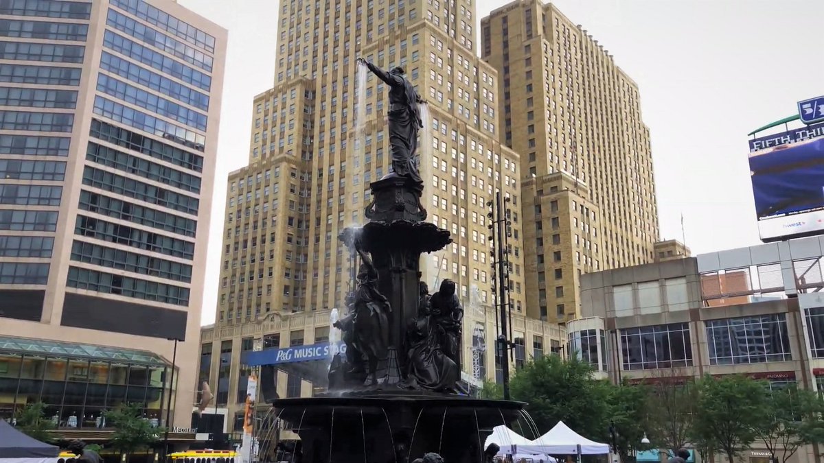 #Fountainsquare #Cincinnati at 18 minutes drive to the southwest of #Cincinnati #realestateagent #OlyerHines of Coldwell Banker
