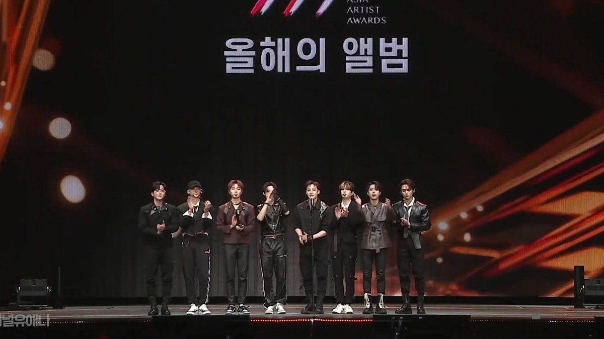 LIXIELOOKS's tweet image. congratulations @Stray_Kids for winning daesang! i'm so proud of you 🫶🏻