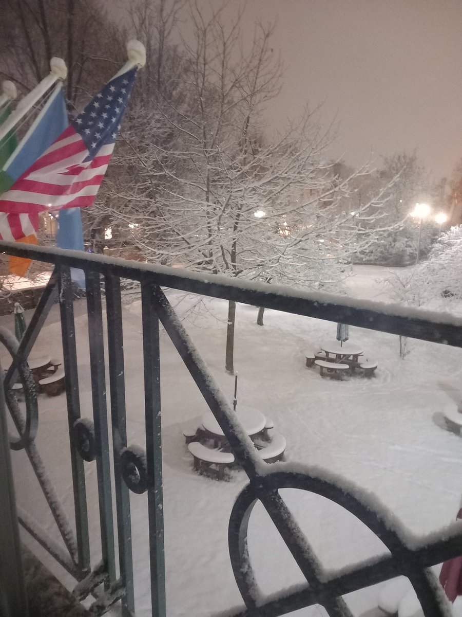 MedEng_al's tweet photo. @PaxLodge looked beautiful in the #uksnow yesterday! 

@wagggsworld https://t.co/nzZkA150Y1
