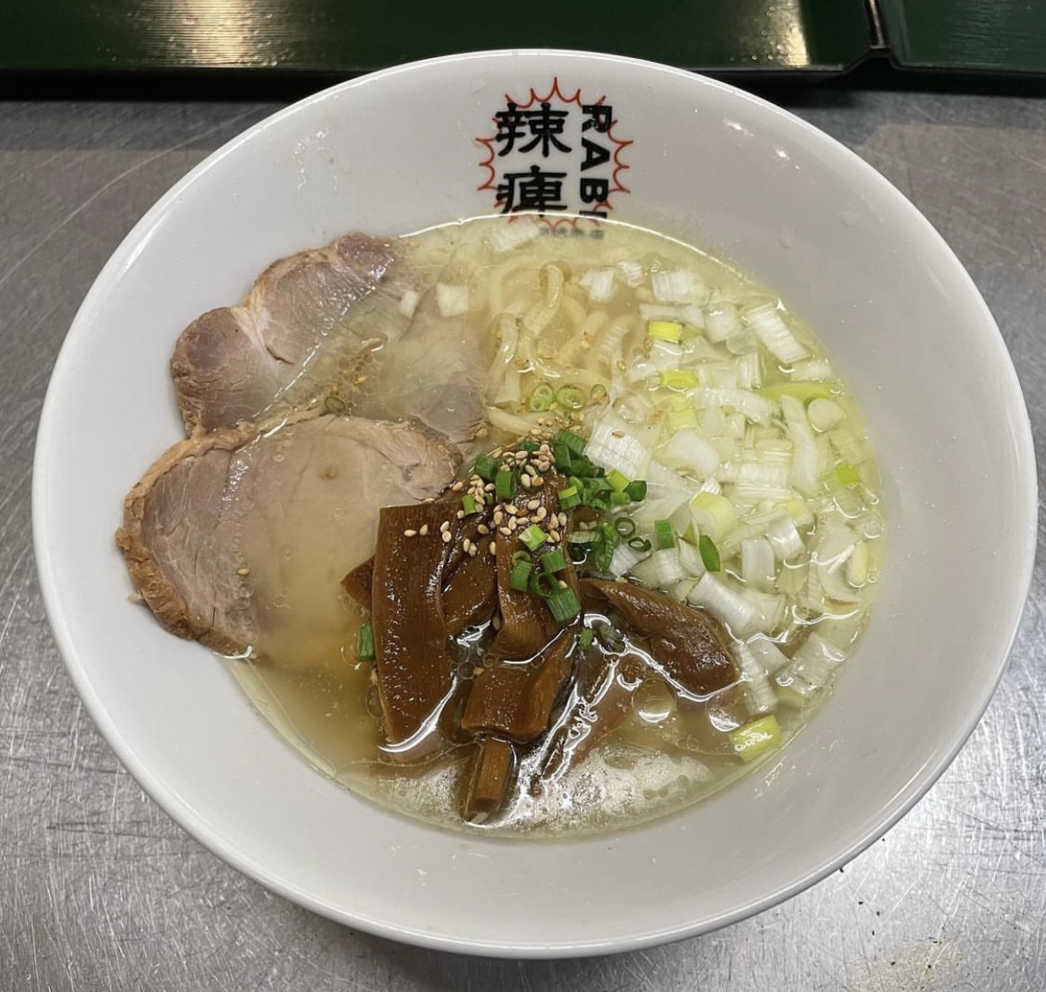 nodashumai's tweet photo. 【野田焼売店辣痺　新所沢店】
《★定番メニュー》
「塩ラーメン🍜」

是非ご賞味下さい💁🏼‍♀️🤤

https://t.co/MWxCsYpCw0

#野田焼売店辣痺 #ラーメン #ラーメン好きと繋がりたい #担々麺 #タンタンメン #新所沢 #所沢  #ランチ https://t.co/kq4nJS3ws8 https://t.co/hZq4T4E2ly